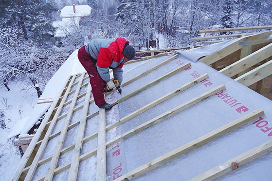 Гидроизоляция крыши: как выбрать строительные пленки